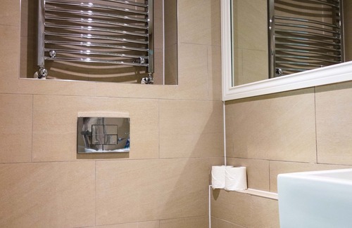Park Royal Hotel | Discover Abbey Point Hotel: Rated 8.8 with Family-Friendly Amenities