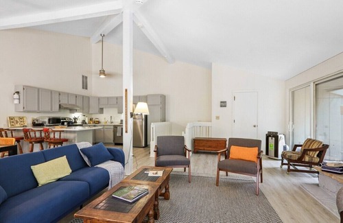 Fontana Condo | Unwind at Abbey Springs Escape - Pet Friendly & Poolside
