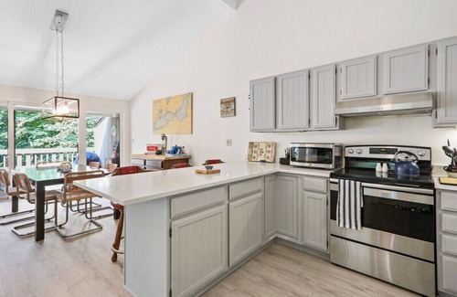 Fontana Condo | Unwind at Abbey Springs Escape - Pet Friendly & Poolside