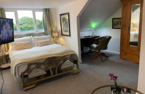 Selby Apartment | Abbey view