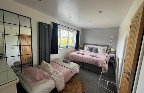 Forsbrook House | Welcoming Abbey’s Inn: Family-Friendly Stay with 9.5 Rating