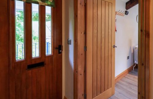 Penny Bridge House | Discover Abbots Reading Mews 2: Pet-Friendly Retreat