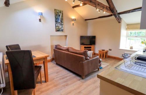 Penny Bridge House | Discover Abbots Reading Mews 2: Pet-Friendly Retreat