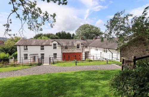 Penny Bridge House | Pet-Friendly Abbots Reading Suite for Your Next Getaway