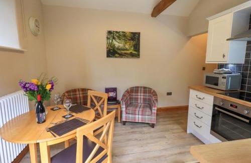 Penny Bridge House | Pet-Friendly Abbots Reading Suite for Your Next Getaway