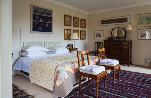 Alresford House | Relaxing Abbotstone Farm House with Pool & Tennis Court