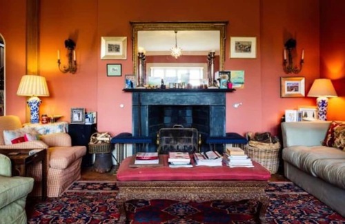 Alresford House | Relaxing Abbotstone Farm House with Pool & Tennis Court