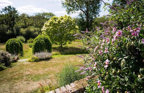 Alresford House | Relaxing Abbotstone Farm House with Pool & Tennis Court