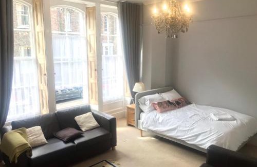 Bootham Apartment | Pet-Friendly Abbotts Mews Apartment in York City Centre