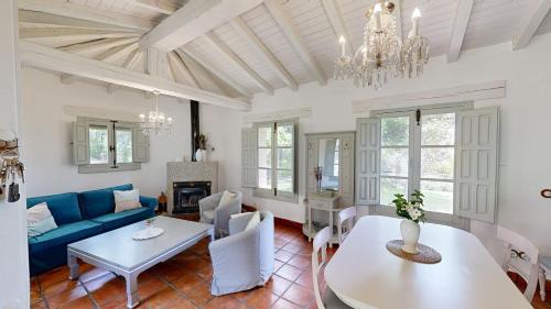 Candeleda House | Experience Abejas 1 at El Vergel de Chilla - Oceanfront Bliss