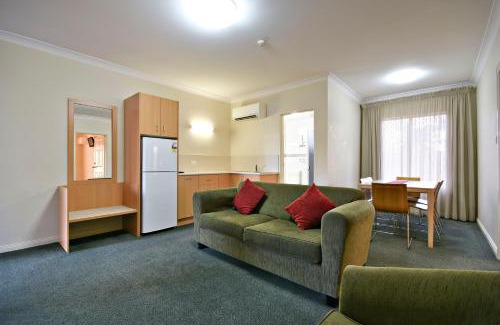 Dubbo Hotel | Exceptional Stay at Abel Tasman Motor Inn with Pool & Breakfast