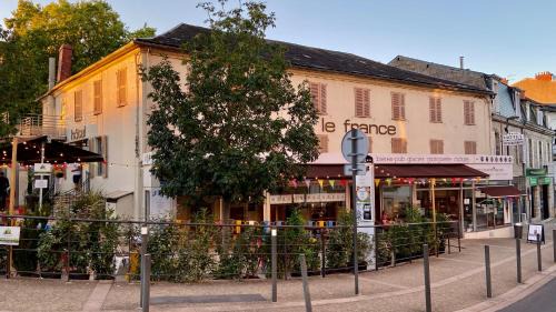 Brive-la-Gaillarde Hotel | Budget-Friendly Abelha Hôtel Le France with Family Amenities