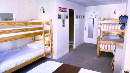 Brive-la-Gaillarde Hotel | Budget-Friendly Abelha Hôtel Le France with Family Amenities