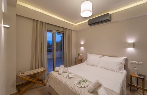 Pylos-Nestoras House | Premier Abelia Villas with Pool & Breakfast Included
