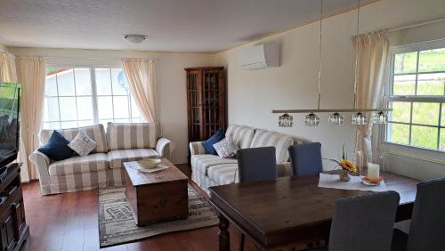 Briedel Ski Chalet | Abendrot: Family-Friendly Comfort Awaits Your Stay