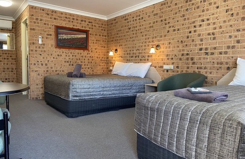 Aberdeen Hotel | Renowned Aberdeen Motel: Pool, Breakfast & Family-Friendly
