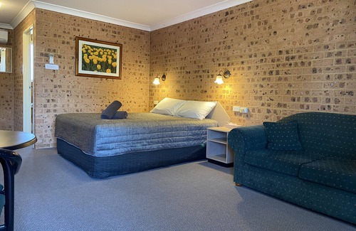 Aberdeen Hotel | Renowned Aberdeen Motel: Pool, Breakfast & Family-Friendly