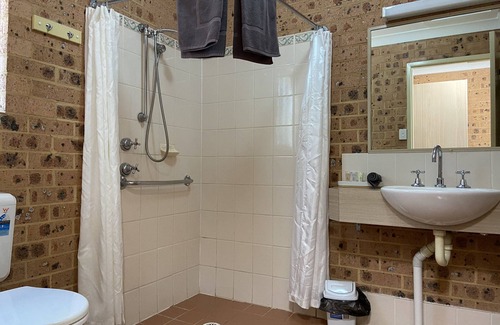 Aberdeen Hotel | Renowned Aberdeen Motel: Pool, Breakfast & Family-Friendly