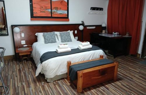 Aberdeen House | Experience Comfort at Aberdeen Self Catering with Pool Access