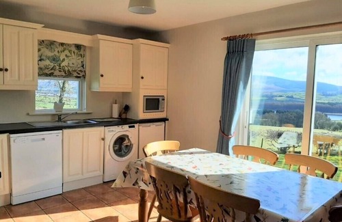 Hollywood Cottage | Relax at Abhainn Ri Cottages with Lake Views & Family Amenities