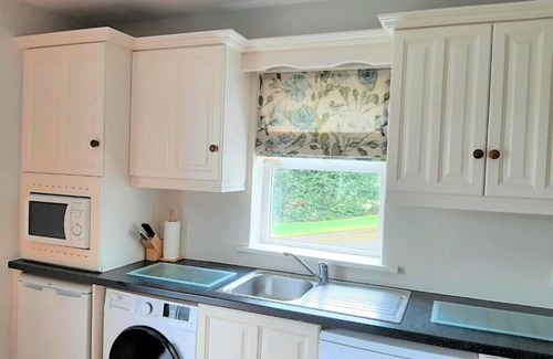 Hollywood Cottage | Relax at Abhainn Ri Cottages with Lake Views & Family Amenities