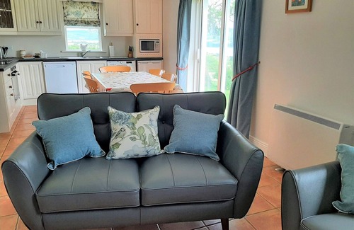 Hollywood Cottage | Relax at Abhainn Ri Cottages with Lake Views & Family Amenities