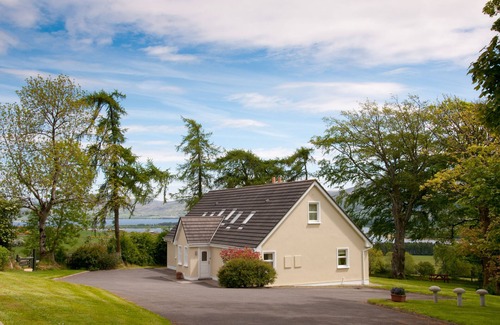 Hollywood Cottage | Idyllic Abhainn Ri Farm Cottages with Lake & Mountain Views