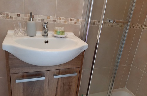 Hollywood Bed & Breakfast | Guest Rated 9.8: Abhainn Ri Farmhouse B&B with Breakfast
