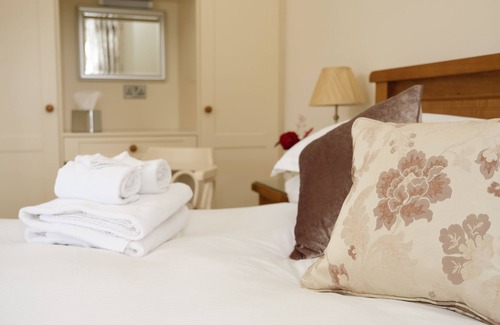 Hollywood Bed & Breakfast | Guest Rated 9.8: Abhainn Ri Farmhouse B&B with Breakfast