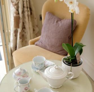 Hollywood Bed & Breakfast | Elegant Abhainn Ri Farmhouse: Guest Rated 9.6/10 with Dining