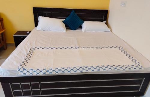 Faizabad House | Family-Friendly Stay at Abhash Sadan - Pet Welcome!