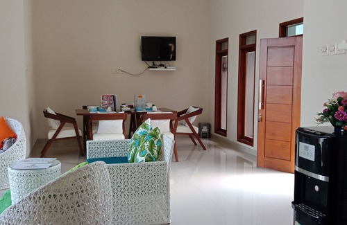 Wonosobo House | Inviting Abhaya Villa: Rated 8.6 with Pool & Breakfast