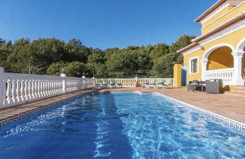 Urbanizacion La Mandarina Villa | Pet-Friendly Abiar: Family Retreat with Pool Access