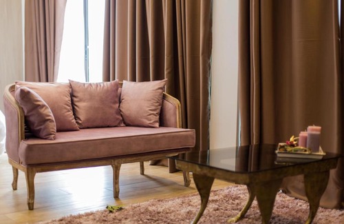 Abidjan Hotel | Relax at Abidjan Luxury Residence with Pool & Breakfast
