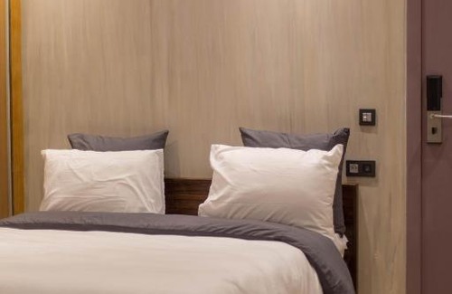 Abidjan Hotel | Relax at Abidjan Luxury Residence with Pool & Breakfast