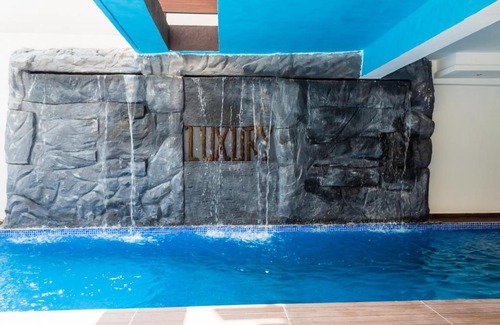 Abidjan Hotel | Relax at Abidjan Luxury Residence with Pool & Breakfast