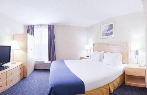 Abilene Hotel | Family-Friendly Holiday Inn Express Abilene with Pool & Spa