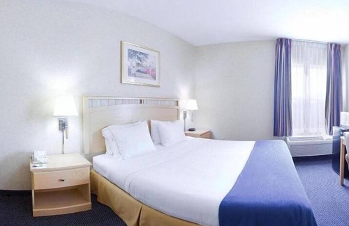 Abilene Hotel | Family-Friendly Holiday Inn Express Abilene with Pool & Spa