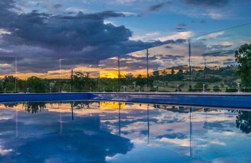 Erudgere House | Relaxing Abingdon House - Mudgee Retreat with Pool & Kids' Fun