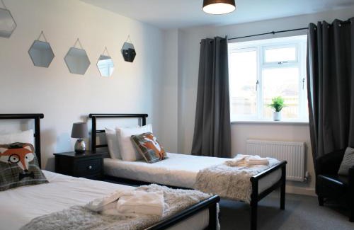 Abingdon Apartment | Pet-Friendly Abingdon Flat with Garden & Parking Available
