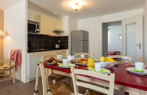 Plougasnou Condo | Budget-Friendly Hotel Steps from the Beach with Pool Access