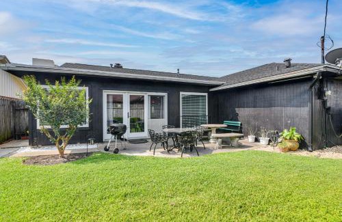 Galveston House | Ideal Galveston Group Getaway Just Steps from the Beach!