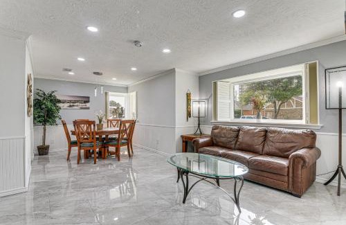 Galveston House | Ideal Galveston Group Getaway Just Steps from the Beach!