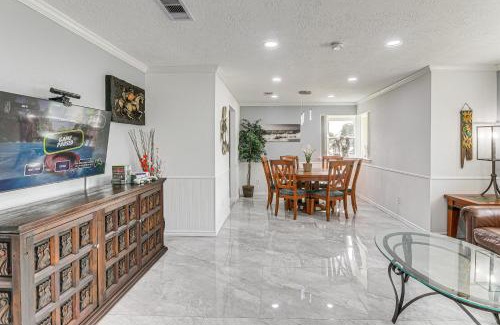 Galveston House | Ideal Galveston Group Getaway Just Steps from the Beach!