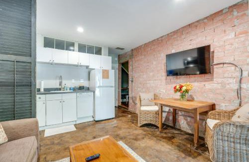 Zilker Apartment | about 4 Mi to Downtown Historic Austin Apartment
