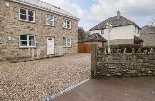 Parkend House | Delightful About Time Cottage: 4-Star Stay with Pool & Pets