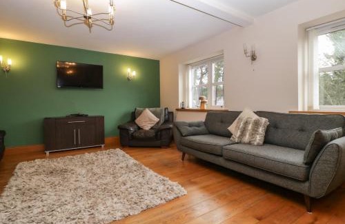 Parkend House | Delightful About Time Cottage: 4-Star Stay with Pool & Pets
