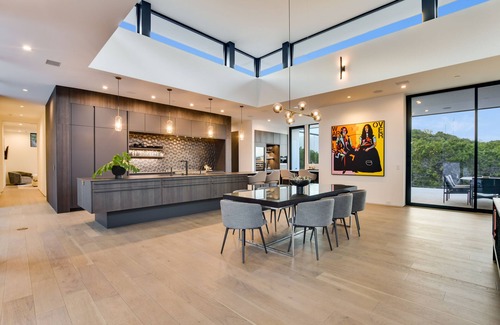 West Lake Hills House | Indulge in Luxury Services & Spa Retreat - Guest Rated 10/10