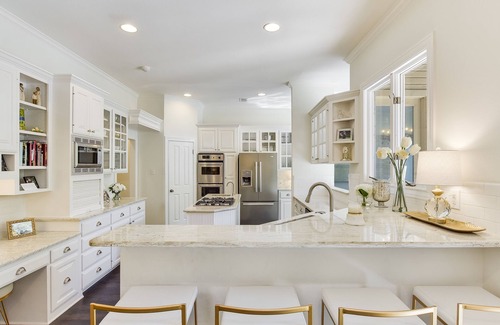 Austin House | Enjoy a Free 4th Night Near Austin Country Club & Spa