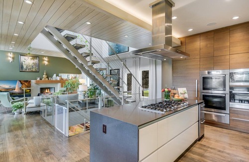 Barton Heights House | Above Capitol View: Pool, Spa & Skyline Events Await